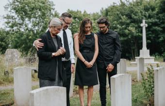What to Wear to a Summer Funeral: Easy Tips & Outfit Ideas 