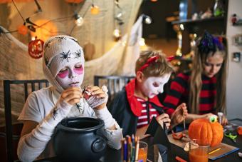 Sweet Ideas for DIY Trick-or-Treat Buckets and Bags