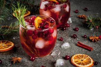 15 Nonalcoholic Christmas Punches to Complete the Party 