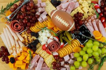 18 Easy Super Bowl Foods That Won't Keep You Busy During the Big Game