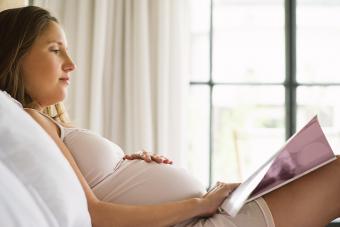 15 Pregnancy Magazines, Books, & Websites That Are Worth Your Time