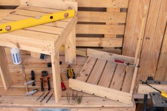 10 Clever DIY Wood Pallet Projects for Home & Garden