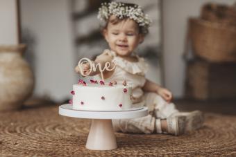 14 Sweet First Birthday Photoshoot Ideas for Pro-Level Pics