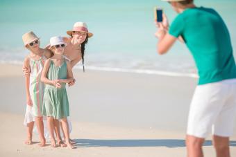 15 Creative Ideas for Beach Family Photos You'll Adore