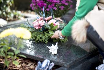 8 Creative Grave Decoration Ideas to Honor Your Loved One